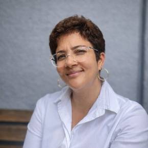 Mrs Lezinda Baatjies